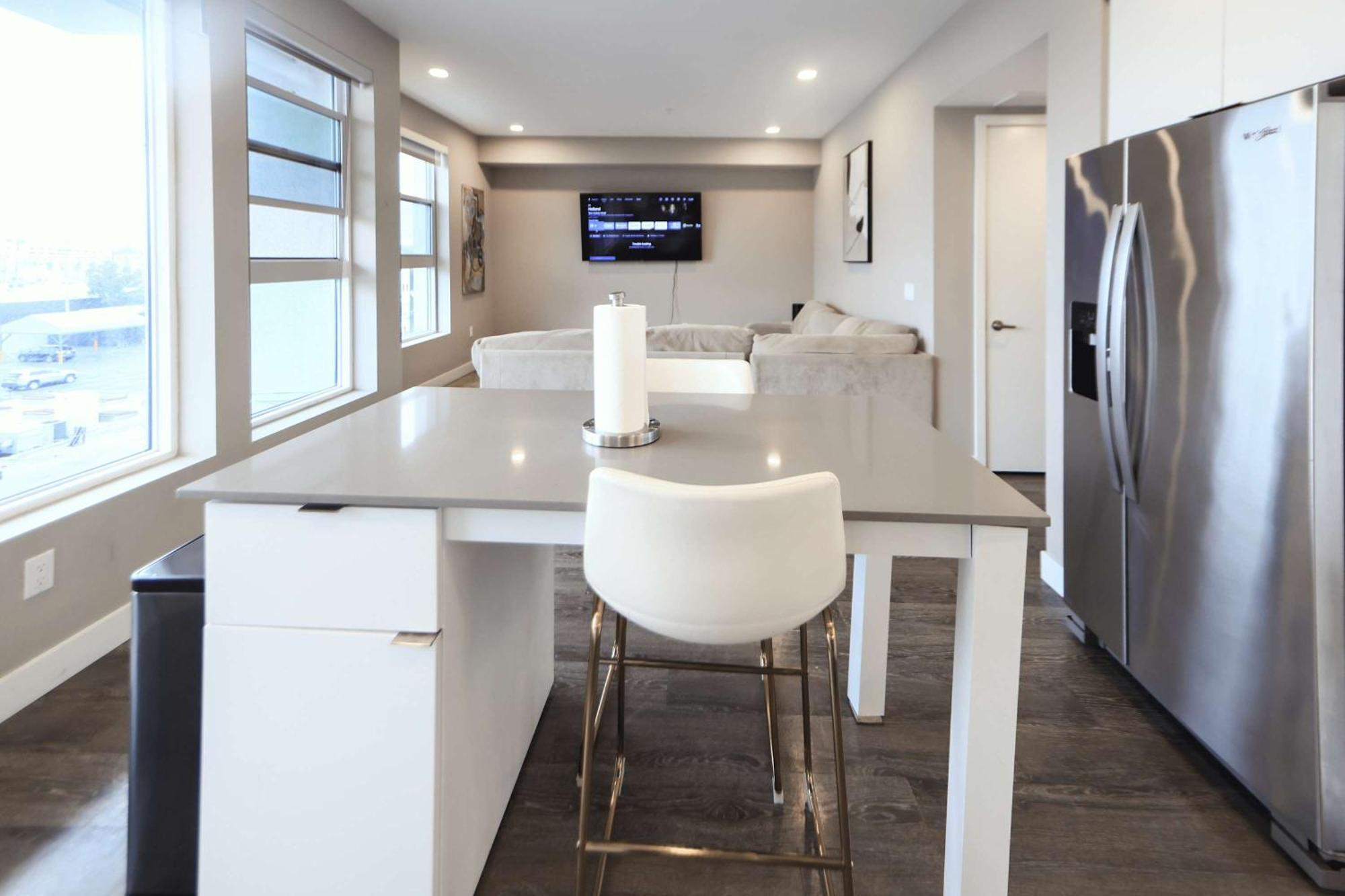 Upscale 2br Amenities West Hollywood Los Angeles