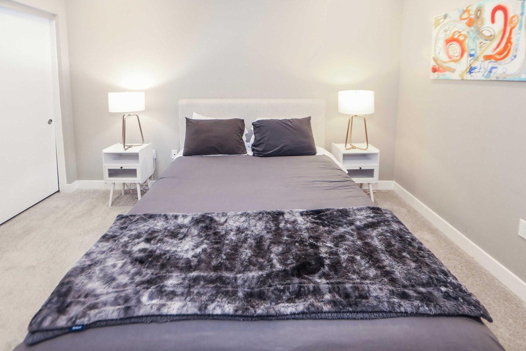 Upscale 2br Amenities West Hollywood Apartment *